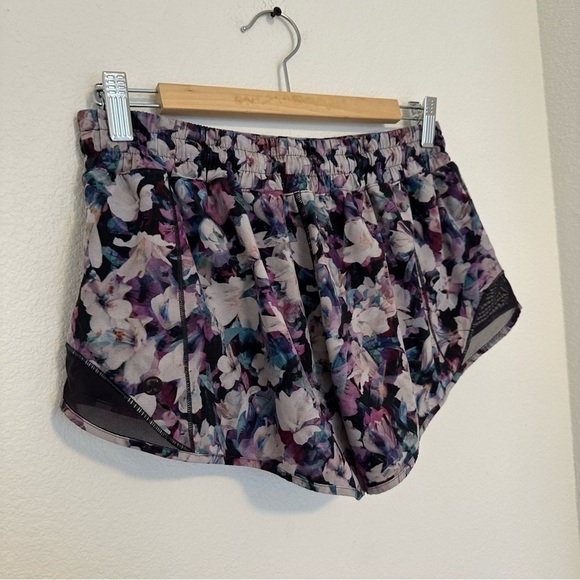 Lululemon Hotty Hot Shorts 2.5" Inseam Utopia Multi Color Lined Size 10 Women’s - Picture 7 of 10